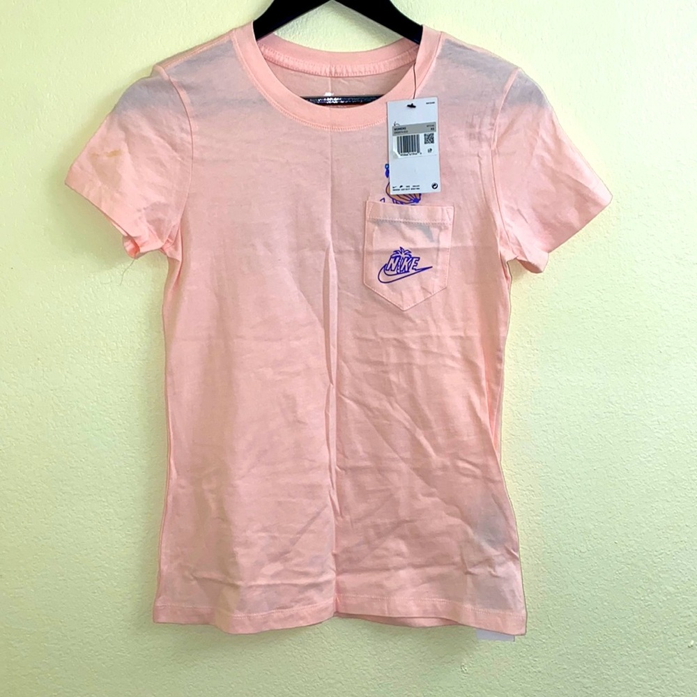 Nike graphic tee BNWT pastel pink shirt sz XS 🦩super cute design on front/back